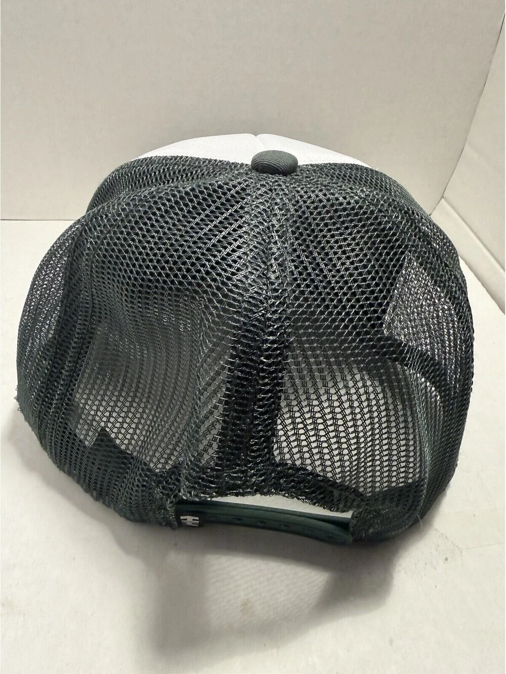 Helly Hansen Flatbrim Trucker Hat White Black Mountain Patch Mesh Snapback Cap